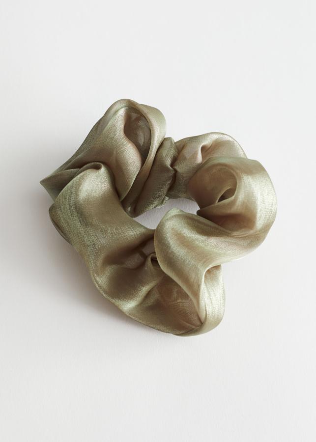 De organza, en color champagne, de & Other Stories (9 euros).