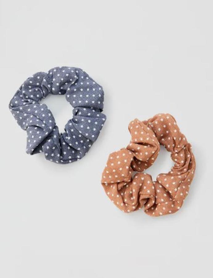 Pack de dos coleteros en tonos pastel con estampado de estrellas, de Pull&Bear (3,99 euros).