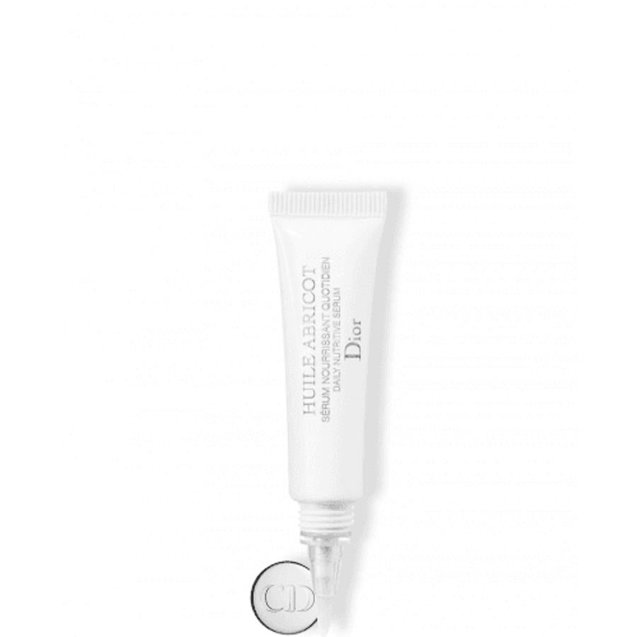 Si nutres toda tu piel, ¿por qué no vas a nutrir tus uñas? En Douglas hemos encontrado este sérum diario de Dior que nutre, alisa y fortalece las uñas mientras rehidrata las cutículas.  Cuesta 22,95 euros .