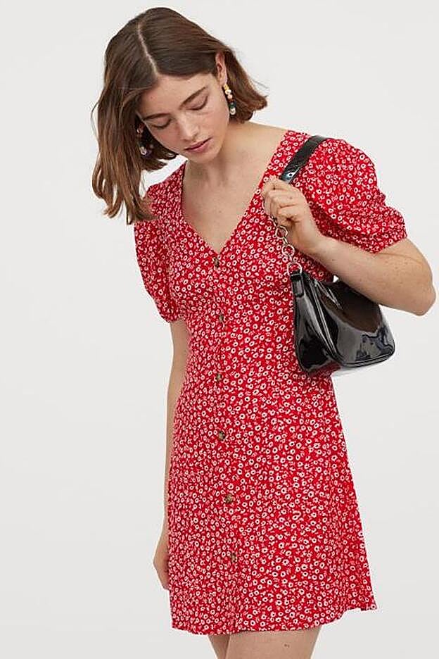 Otro mini vestido de flores rojo de H&M, muy parecido al que lleva Mery Turiel.