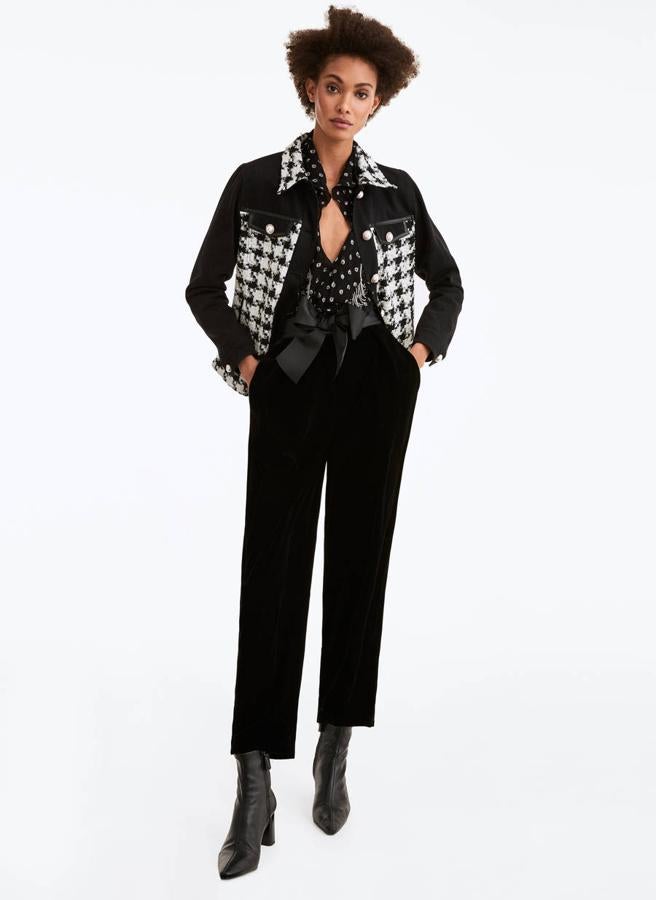 Pantalón de terciopelo de talle alto con lazo, (62,30 euros).