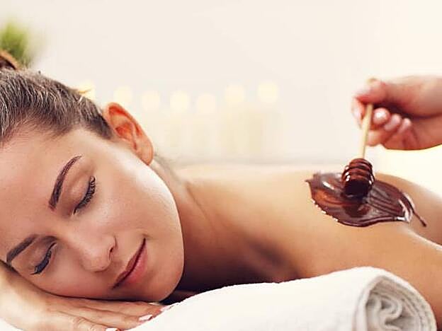 Lo mejor es que te exfolien, pero a falta de esteticista, la versión casera es igual de beneficiosa para tu piel.