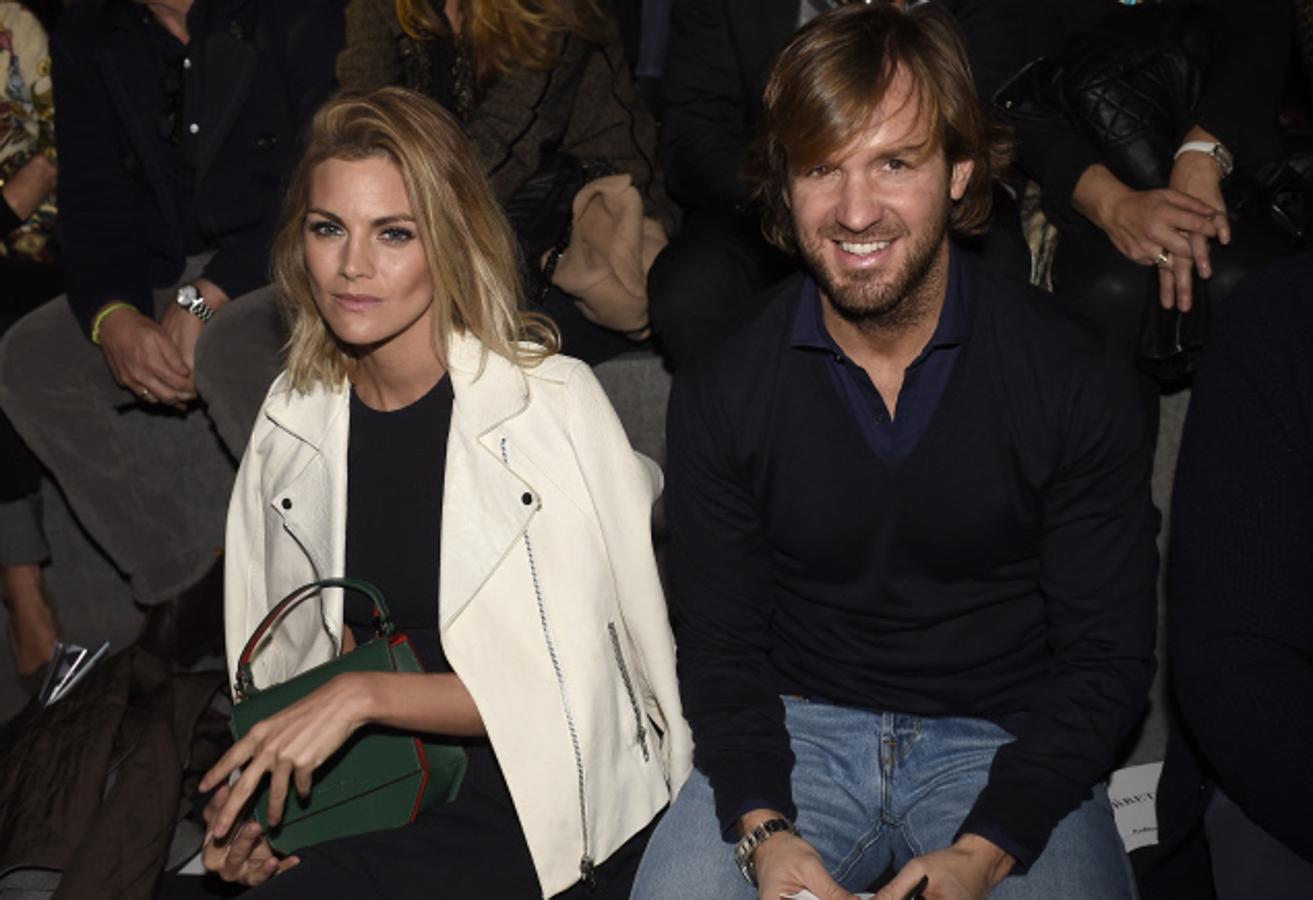 Aunque completamente alejada del foco mediático, la familia de Amaia Salamanca también es numerosa y pasa los días de aislamiento junta en su casa de Madrid. Junto con su pareja, el empresario Rosauro Varo, la actriz tiene tres hijos, Nacho, Olivia y Mateo. Ella misma ha confesado que siempre quiso tener tres hijos… y lo ha cumplido. Vamos, que parece que se planta.