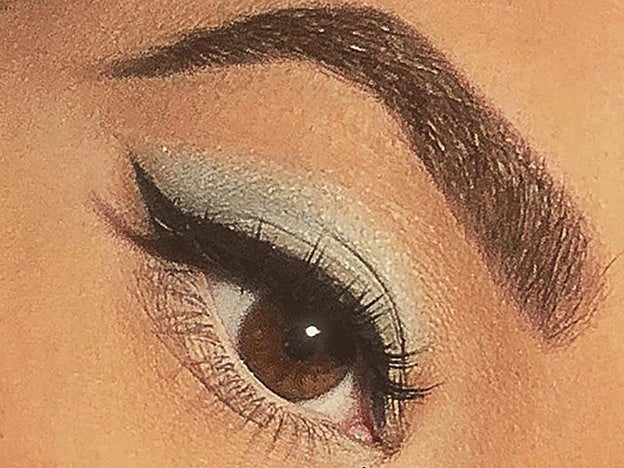 Para un signo de agua como Piscis era inevitable la sombra azul.