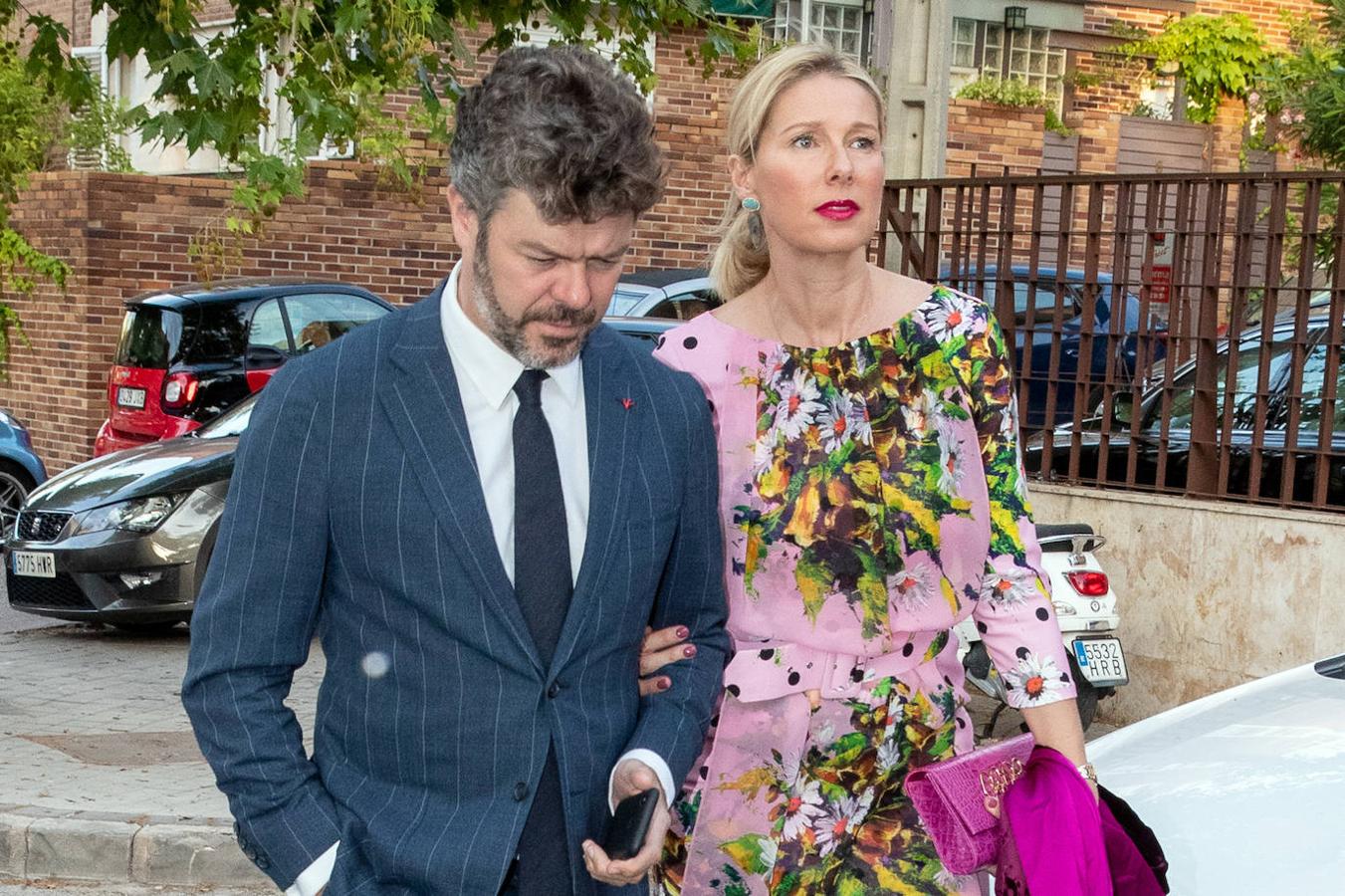 Ha sido la propia Anne Igatiburu la que ha explicado que está pasando la cuarentena por el coronavirus lejos de su marido, el director de orquesta Pablo Heras-Casado. Este se marchó a ver a su familia tras terminar sus funciones en el Teatro Real y, allí, y en medio del estado de alerta, se empezó a encontrar mal. Consideró que lo responsable era no moverse.