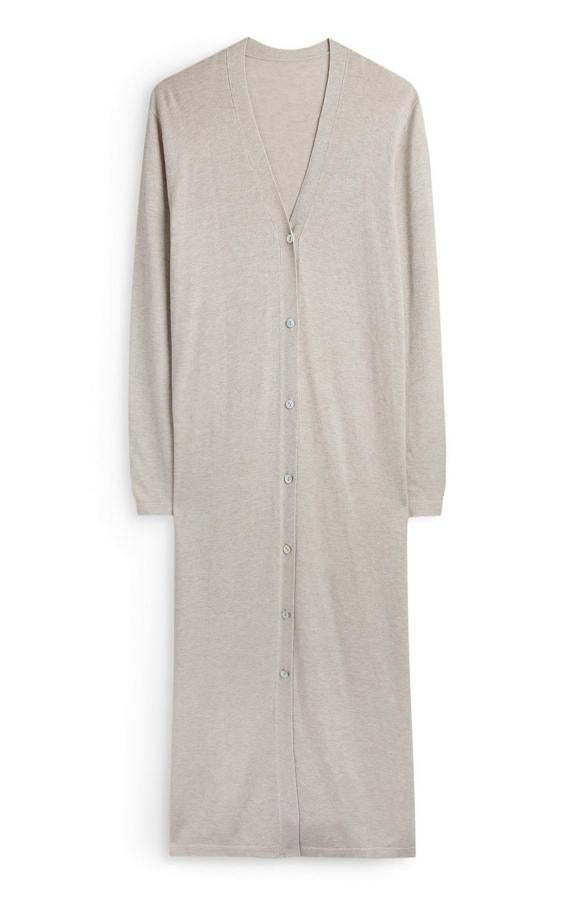 ¿Y lo bien que estaríamos en casa con esta chaqueta larga? Con un  pantalón jogger  ya tendríamos el look más cómodo del planeta (16 euros):