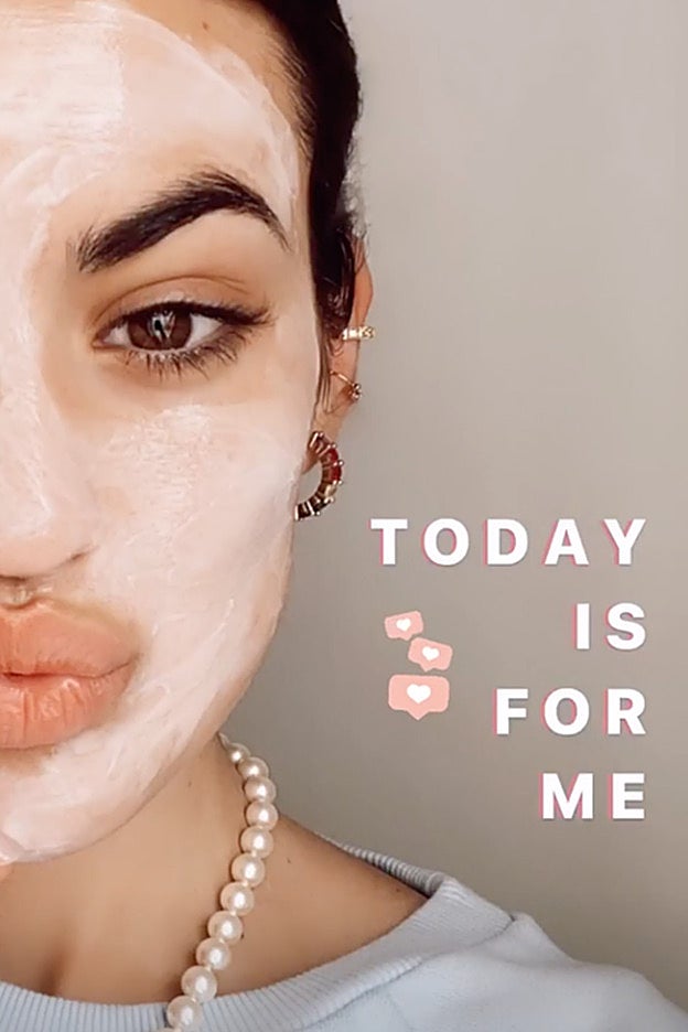 La influencer Marta Lozano, con una mascarilla nutritiva.