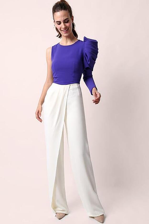 Cualquier prenda que acompañe a estetop de Victoria está destinada a triunfar.