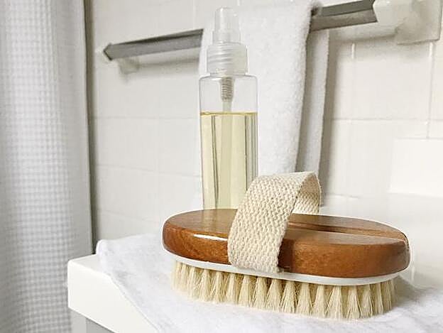 El cepillado en seco es el paso previo a la ducha.