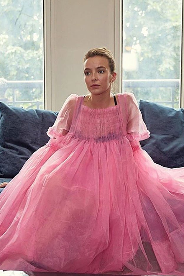 Jodie Comer interpreta a Villeneuve en la serie "Killing Eve", donde ha lucido el espectacular vestido de tul rosa.