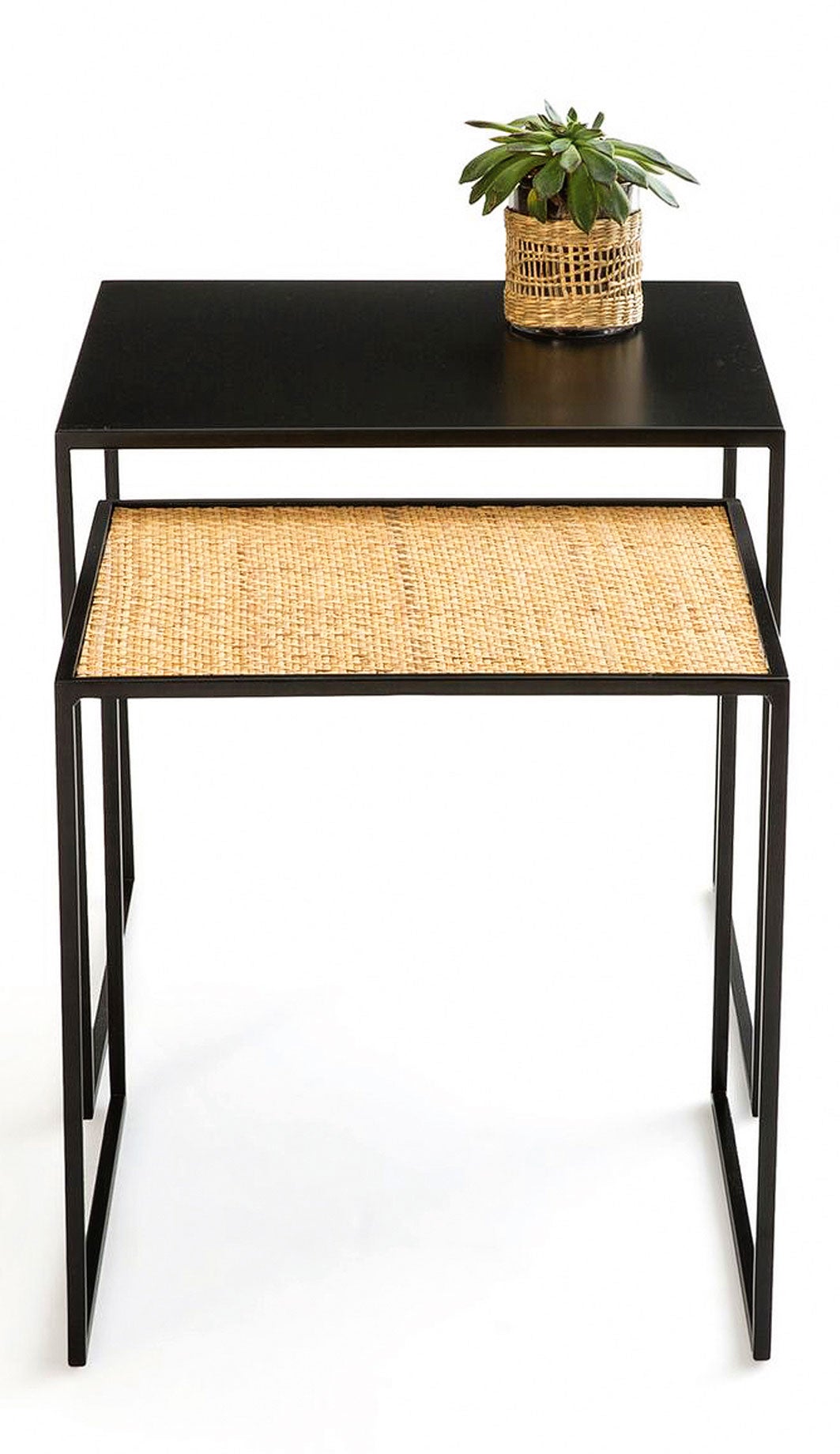 Mesas bajas de metal y rejilla Rosali de La Redoute Interieurs (94,48 €).