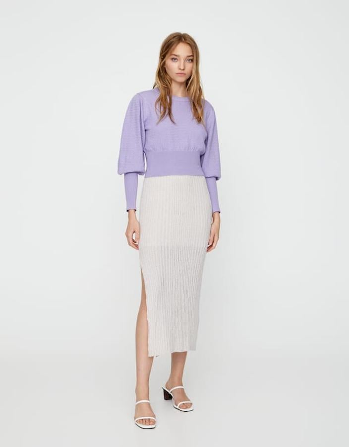 Jersey malva con mangas abullonadas. De Pull&Bear, (19,99 euros).