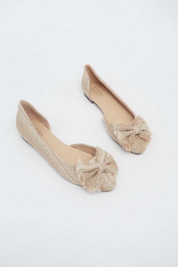 De rafia y con un lazo en la parte delantera, te avisamos: se colará en todos tus looks. De Sfera, (14,99 euros).