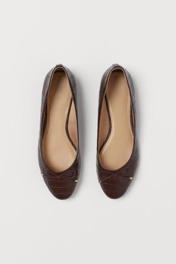 Apostar por los básicos es siempre una buena opción. Y además, pegan con todo. De H&M, (14,99 euros).