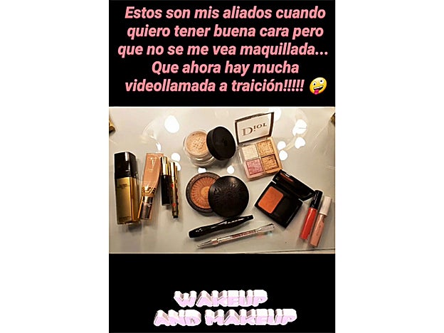 Este es el storie en el que Paula Echevarría ha mostrado sus básicos de maquillaje para el confinamiento.