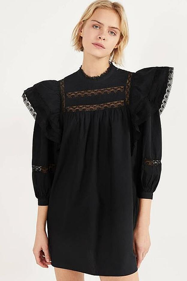Este es el little black dress que tienes que tener este año y está rebajado en Bershka.