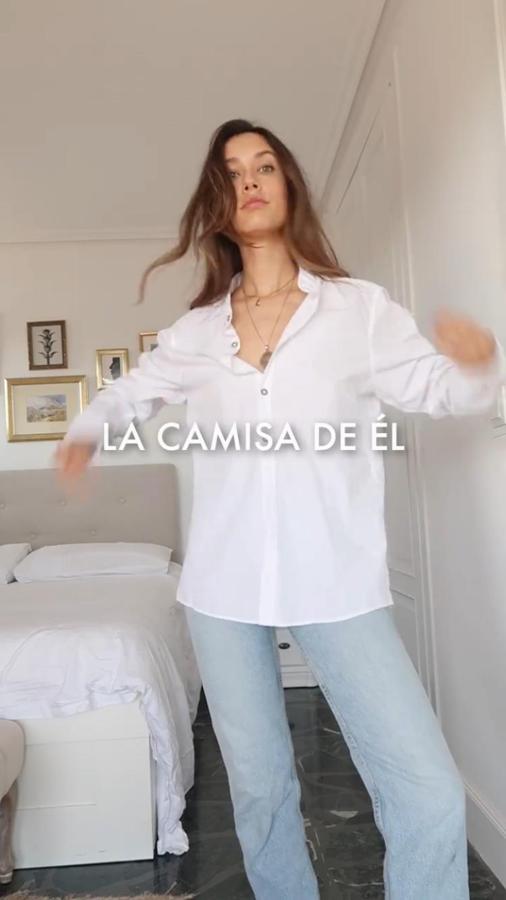 Si los vaqueros no son lo tuyo y no te convence eso de dejar las mallas a un lado, puedes acompañarlas de una camisa masculina.