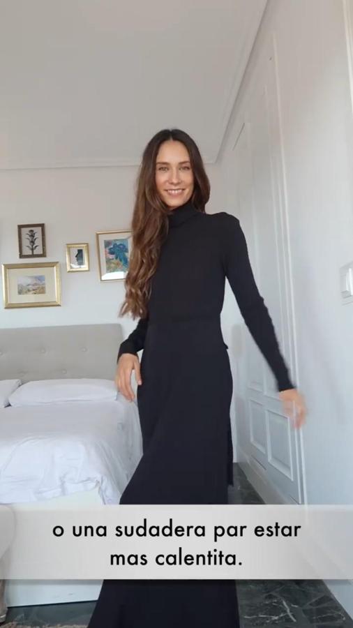 Si tú también tienes un vestido de tejido elástico pero te parece demasiado frío, puedes llevarlo con un jersey gordito o una sudadera encima.