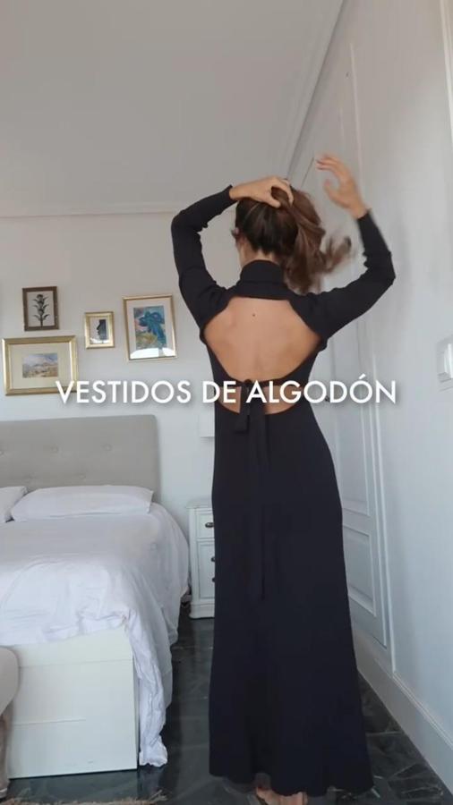 La última opción son los vestidos de algodón o canalé. Grace enseña este modelo largo de Zara con escote a la espalda que es ideal.