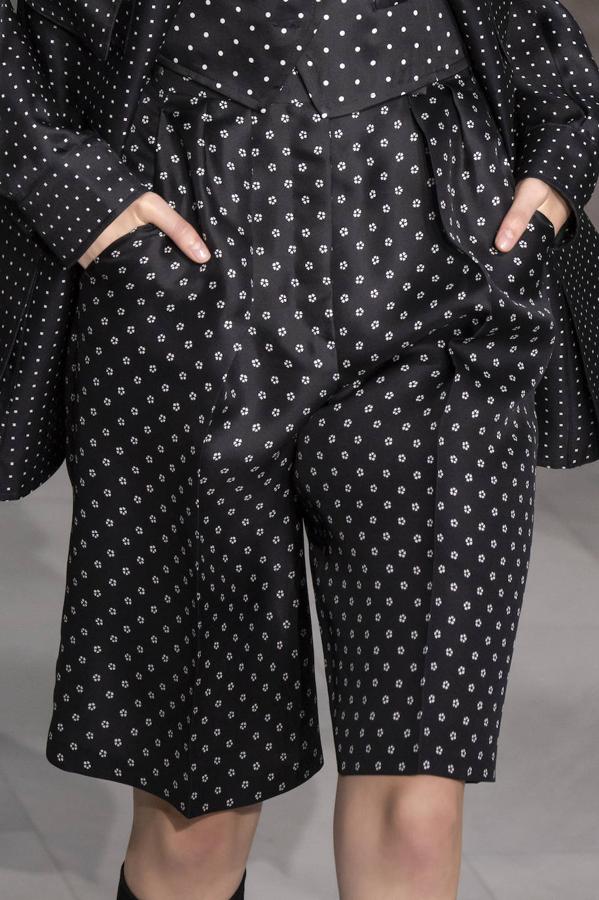 Tacto de seda. Con aire masculino pero en ligera y suave seda, de Max Mara.