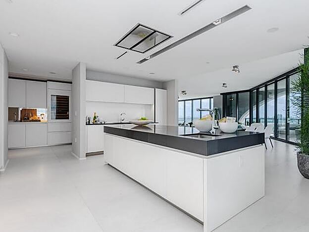 La cocina no ofrece ningua complicación: está pensada para un acceso máximo y un uso práctico.