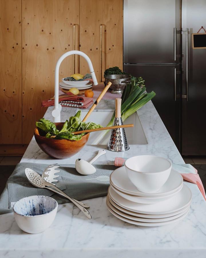La cocina también es un espacio que hay que renovar de vez en cuando. ¿Cómo? Con vajilla nueva. Cuencos, boles, ensaladeras... Platos, (desde 8 euros).