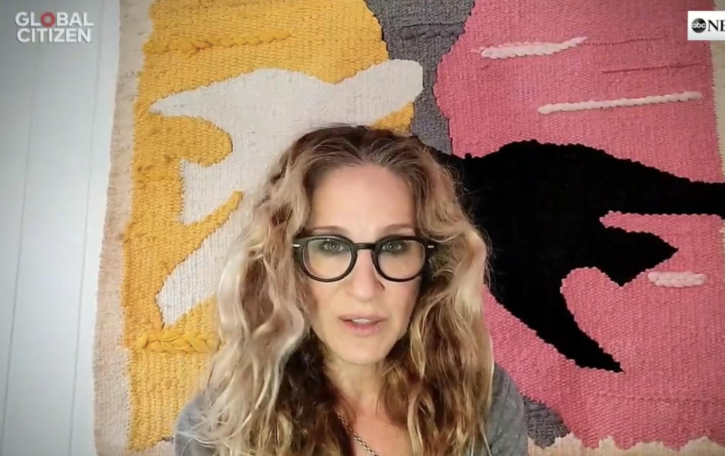 Aunque como era de esperar la actriz no se animó a cantar, sí quiso estar presente en este evento, en su caso para agradecer la labor de los sanitarios de los hospitales y centros médicos. Como ella, otros actores como Matthew McConaughey, Kate Winslet o Matt Damon quisieron aportar sus testimonios.