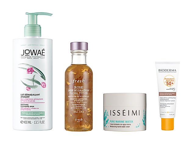 Leche Desmaquillante de Jowaé (15,50 €). Rose Deep Hydration Facial Toner de Fresh (26,95 €, en Sephora). Crema Facial natural Pure Marine Water de Isséimi (49,80 €). Photoderm M SPF50+ de Bioderma (19,95 €).
