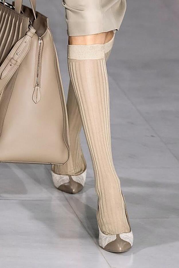 Casi hasta la rodilla en punto canalé, de Max Mara.