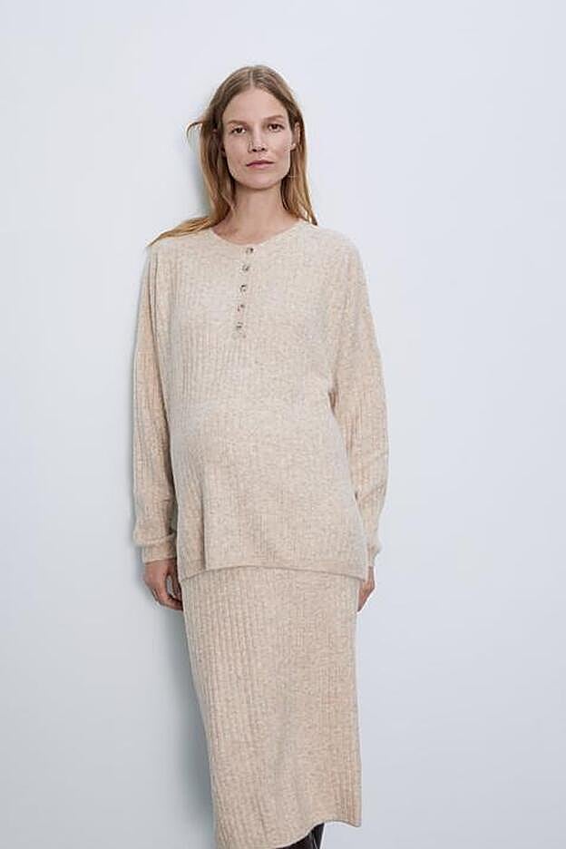 Este conjunto de los Special Prices de Zara también es perfecto para mujeres embarazadas. En total, las dos piezas cuestan menos de 30 euros.
