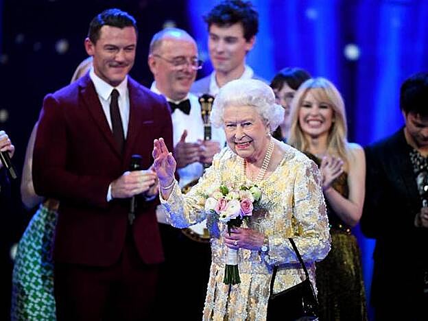 Isabel II durante el concierto de su 92 cumpleaños.