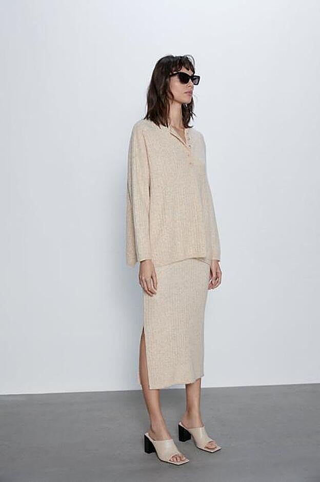 Conjunto de punto de canalé de los Special Prices de Zara. Las dos piezas no llegan ni a los 30 euros, pero ya se está empezando a agotar.