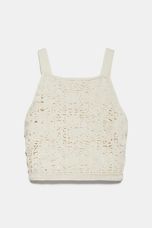 Cropped, con una superposición de crochet (19,95 euros).