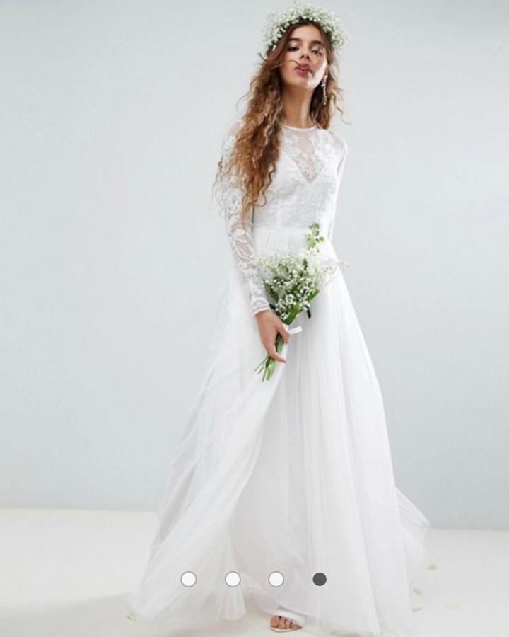 Vestido de boda largo con corpiño bordado de ASOS EDITION (131,99 euros).