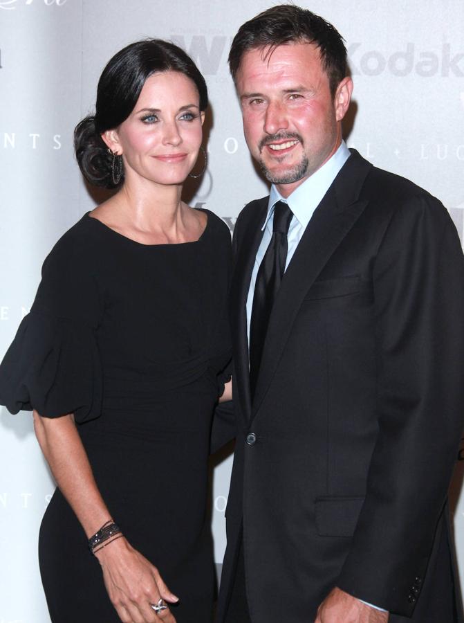 13 años estuvieron juntos Courteney Cox y David Arquette (que coincidieron trabajando en 'Scream'), entre 1999 y 2012. Así que, no es de extrañar que el cariño que cultivaron se extendiera hasta después de esa ruptura. Hoy, son buenos amigos y no tienen reparos en reconocerlo.