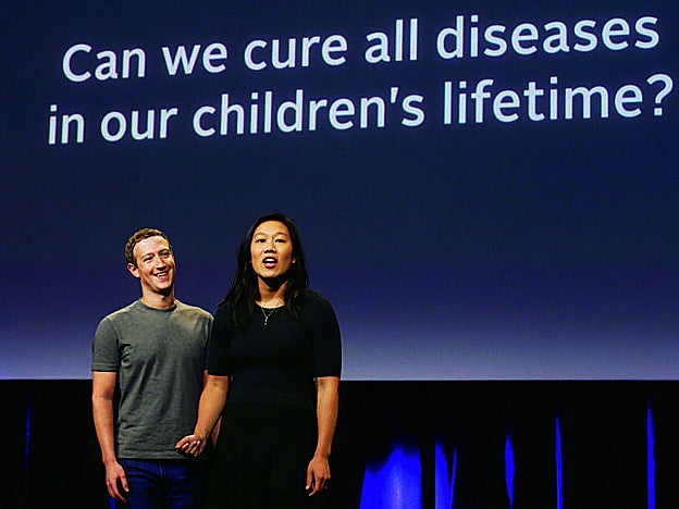 La promesa de Mark y Priscilla. En 2016, tras ser padres por primera vez, Mark Zuckerberg y Priscilla Chan, que es licenciada en Medicina, presentaron la Chan Zuckerberg Initiative (CZI). A sus espaldas, una pregunta: “¿Podemos curar todas las enfermedades en el tiempo de vida de nuestros hijos?”. El proyecto científico liderado por Cori Bargmann solo es una parte: CZI también financia iniciativas relacionadas con la educación, la inmigración, el acceso a la vivienda o el impulso de la reforma penal en EE.UU.