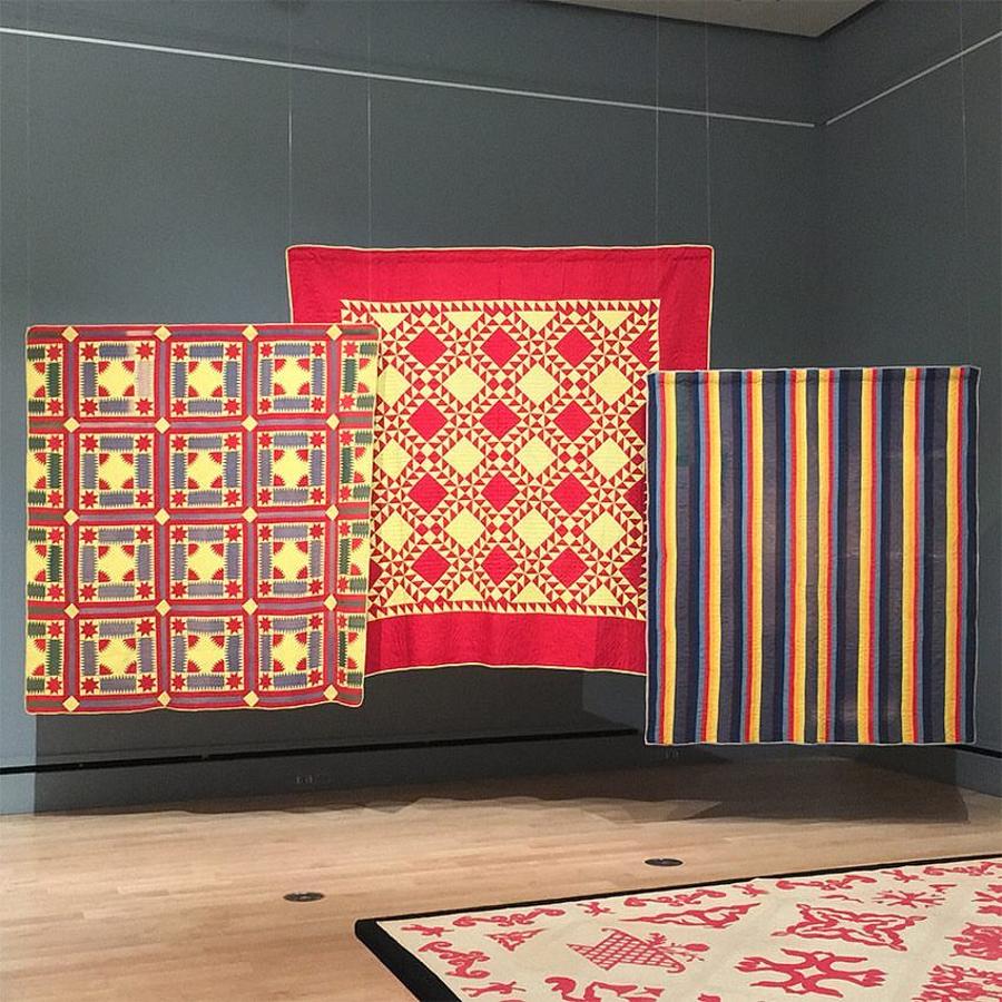 A pesar de que no es un tipo de textil que tenga demasiado éxito en nuestro país, el quilt es muy conocido en Estados Unidos y cuenta con su propio museo, el International Quilt Study Center & Museum. Y desde la plataforma de Google podemos descubrir las tradiciones que lo vieron nacer, sus técnicas y sus creaciones más espectaculares.