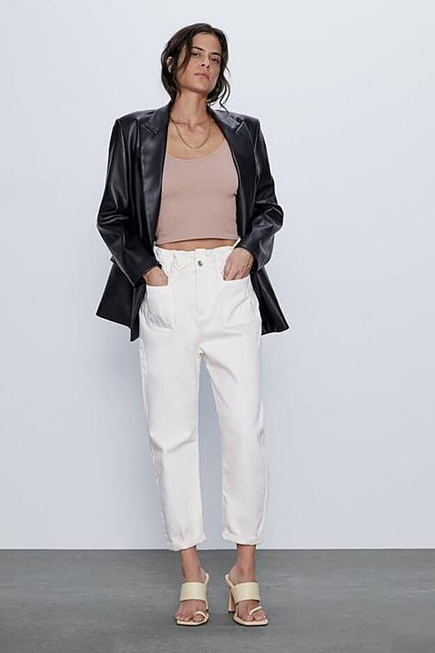 El pantalón de María en el catálogo de Zara.