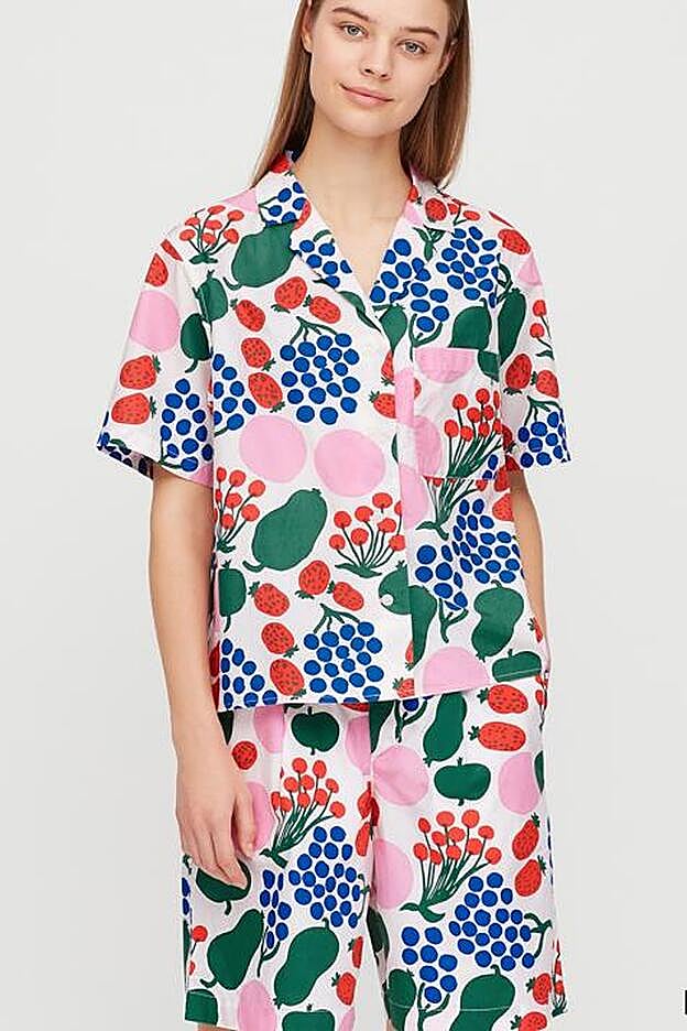 Conjunto de camisa y pantalón corto de la colección de verano de Uniqlo x Marimekko.
