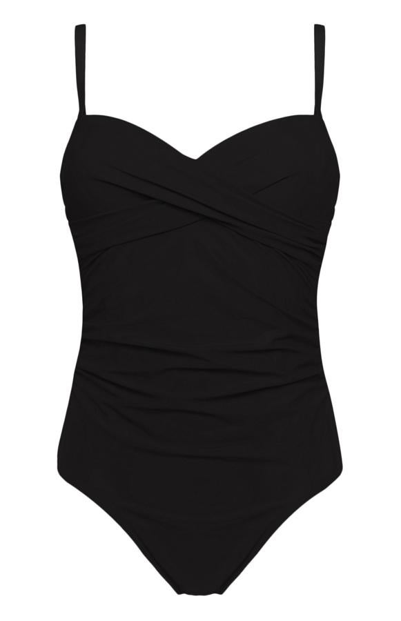 Este bañador con fruncido en la parte del pecho en color negro tiene un efecto reductor que define la figura al máximo. Tiene un precio de 15 euros.