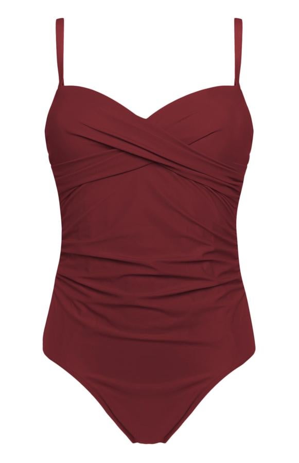 Si lo que quieres es moldear al máximo tu figura, este bañador burdeos con control de torsión será tu mejor aliado. Con tirante fino, tiene un precio de 14 euros.