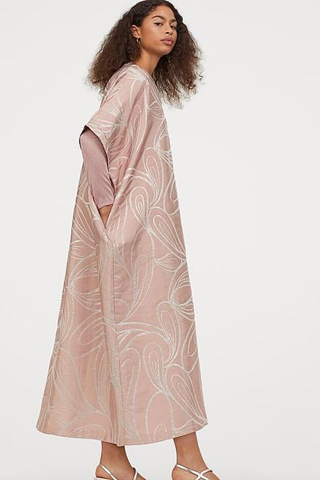 ¿Tienes un evento esta temporada? Este caftán acaparará todas las miradas.