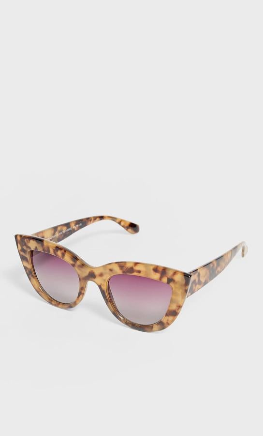 Estas gafas de estilo 'cat eye' de carey serán tu complemento ideal para los paseos bajo el sol. Ahora, tienen un precio increíble, 6,49 euros.