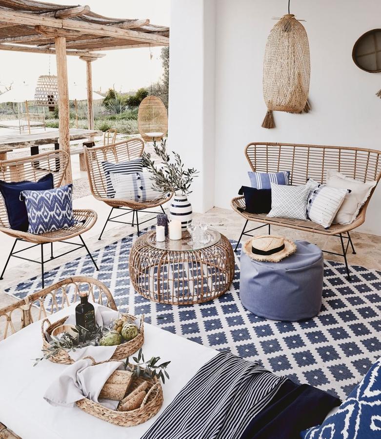 Sin una buena alfombra no hay espacio que se precie. Y la colección de verano de Westwing está llena de modelos ideales, como este en tonos azules.