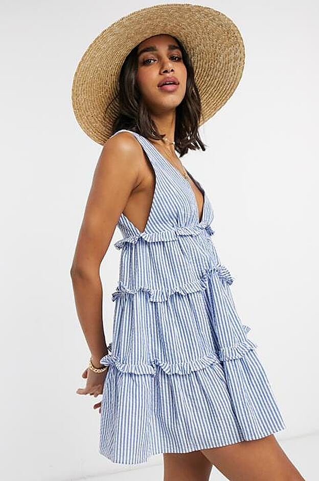Este vestido mini con volantes es otro de los más vendidos de Asos para el verano. Cuesta 35,99 euros.