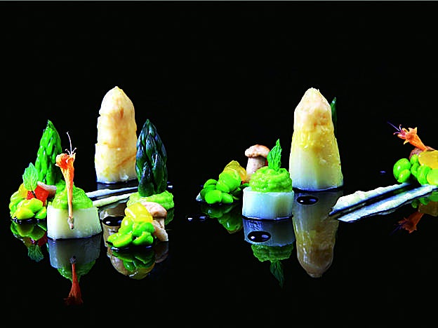 Espárrago blanco, guisantes y habitas, de Mario Sandoval.