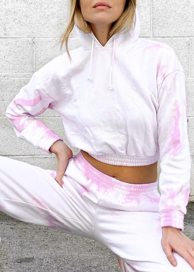 Sudadera cropped con capucha de Oh my collection (49,90 euros).