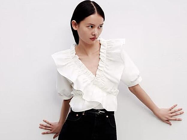 Esta blusa está en lista de espera para las tallas pequeña y mediana, en Zara.