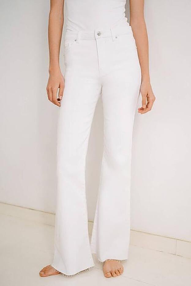 Jeans Flare Fit (25,99 euros).