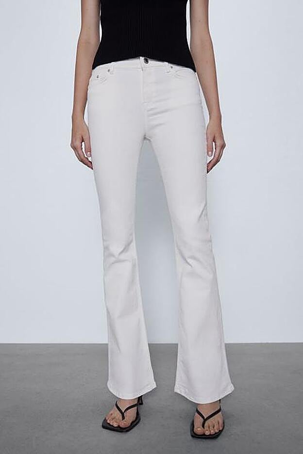 The High Waist Skinny Flare In White (29,95 euros).